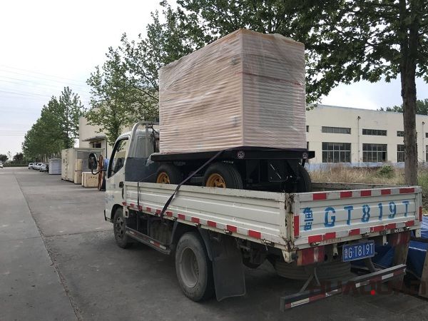 2018年5月3日一臺移動拖車（含棚）50kw發(fā)電機組已發(fā)往河南鶴壁市