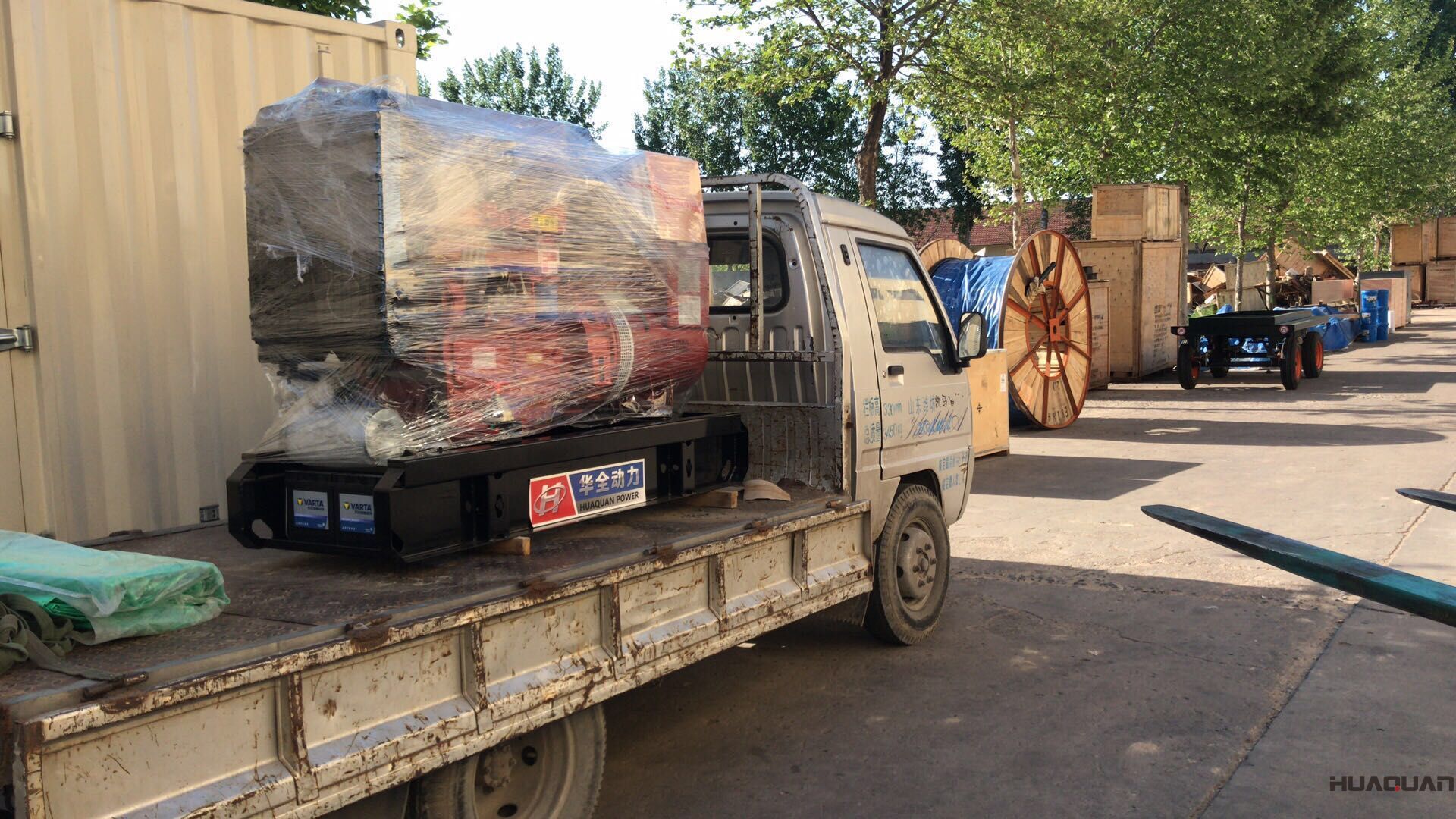 5月29日一臺(tái)30kw柴油發(fā)電機(jī)組從華全順利發(fā)往黑龍江