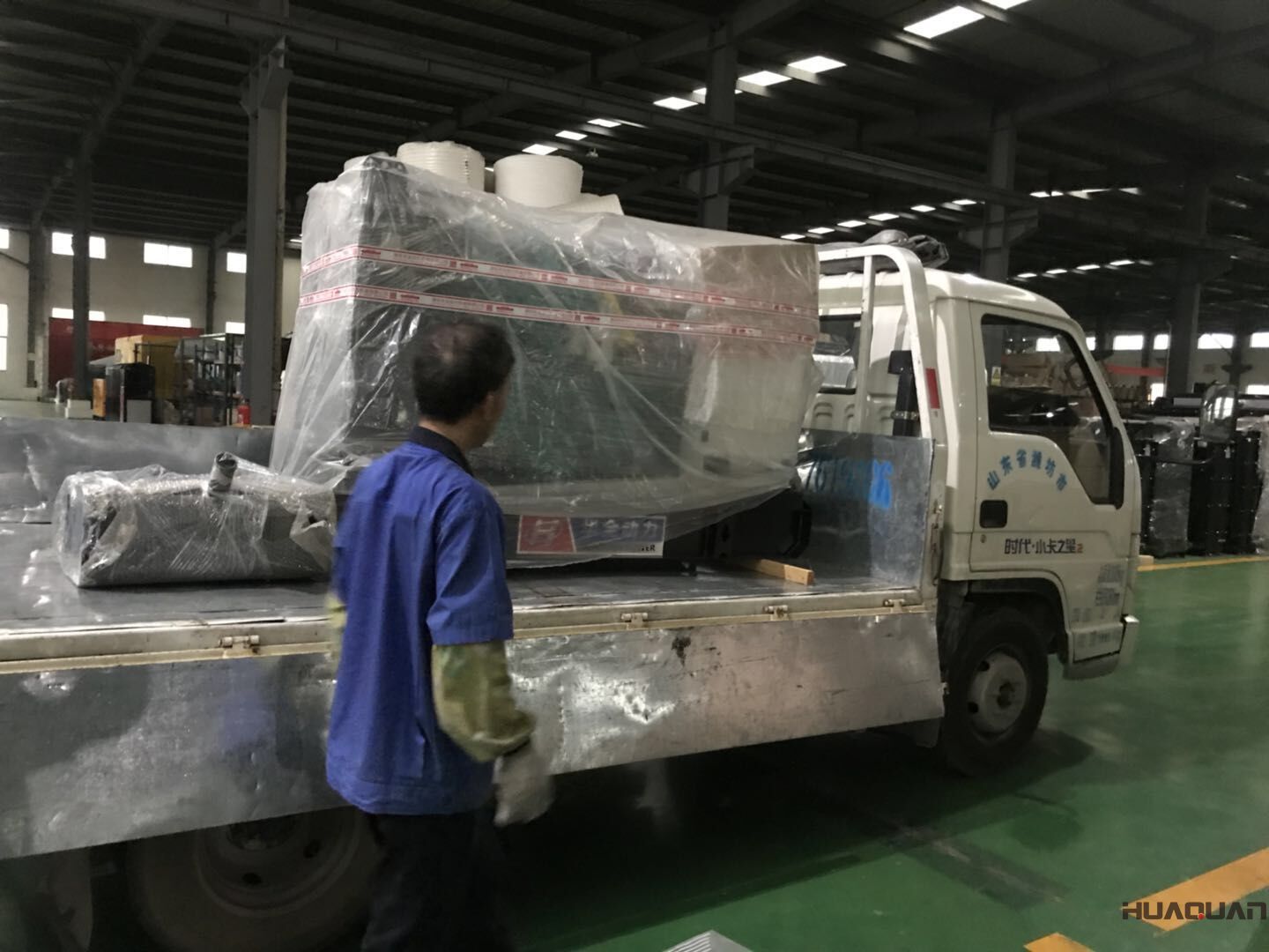 7月7日一臺HQ24GF標(biāo)配柴油發(fā)電機組從華全動力順利發(fā)往甘肅省