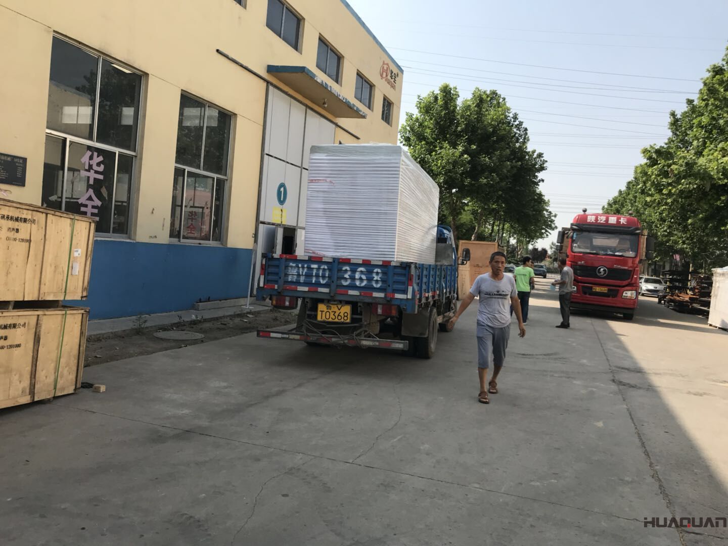 馬先生從華全動力采購的500kw和100kw靜音箱柴油發(fā)電機組于8月27日順利發(fā)往河北