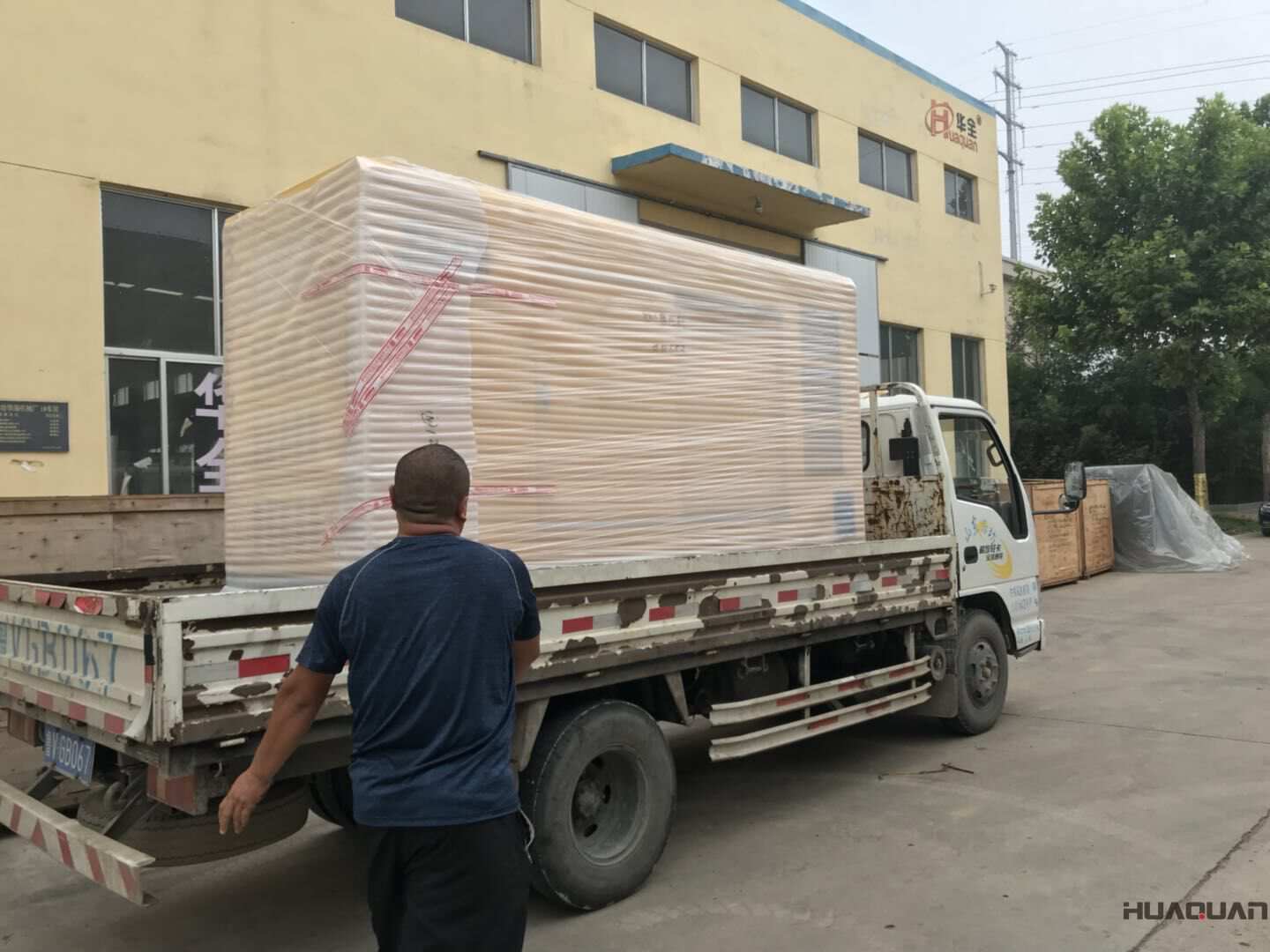 一臺20kw靜音箱型柴油發電機組于9月18日發往北京