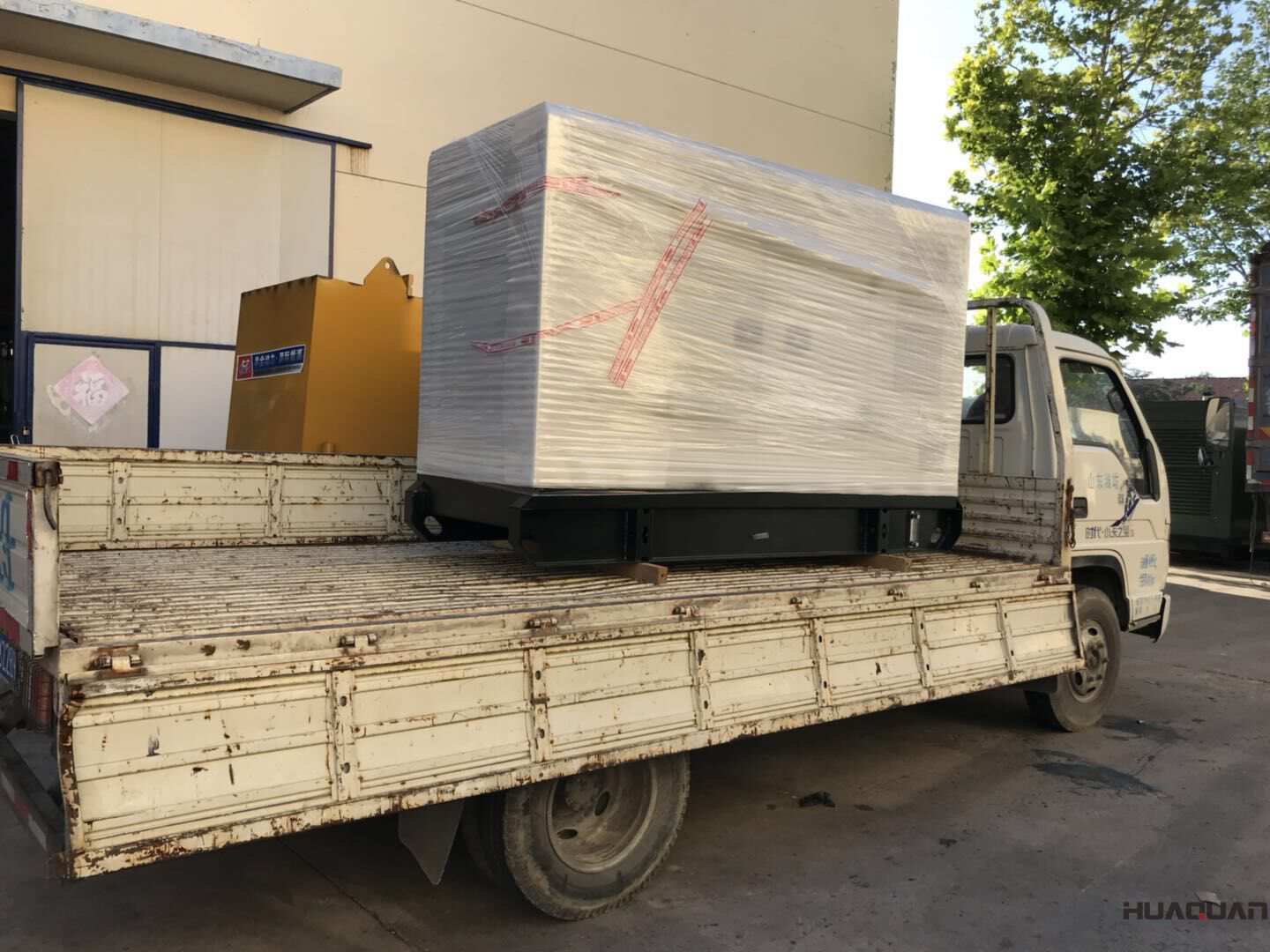 一臺100kw靜音箱型柴油發電機組于9月27日發往海南	