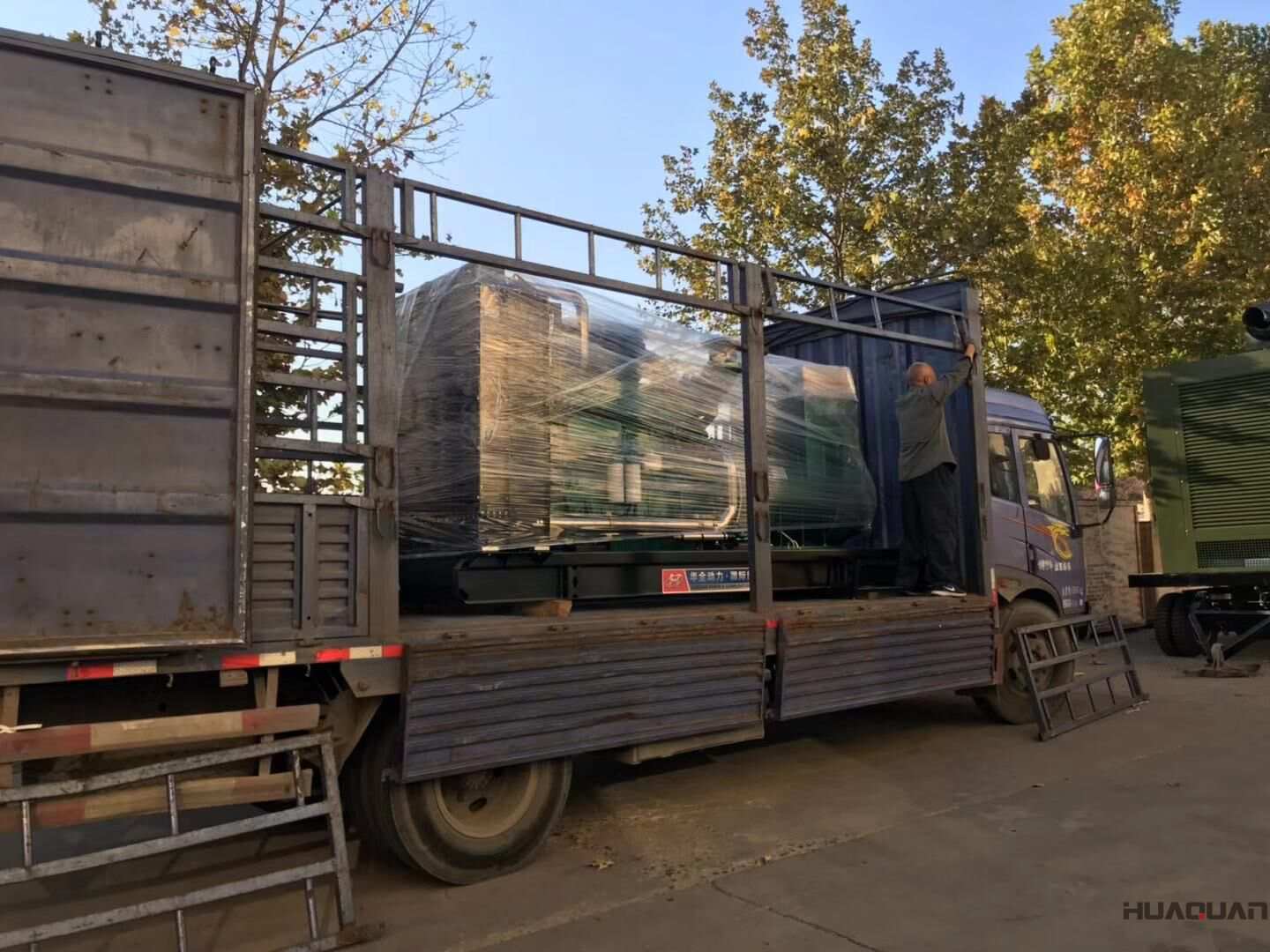 10月18日，一臺650kw自動化柴油發(fā)電機(jī)組從華全動力順利發(fā)往黑龍江