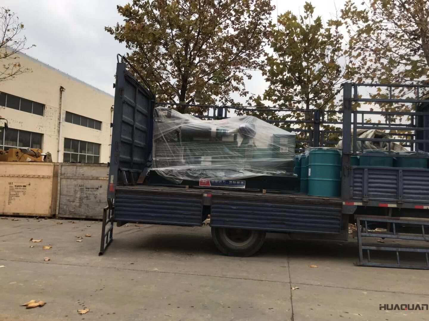 遼寧營口的姜先生于11月6日從華全動力采購了一臺200kw標(biāo)配柴油發(fā)電機(jī)組，如今已經(jīng)順利發(fā)往目的地