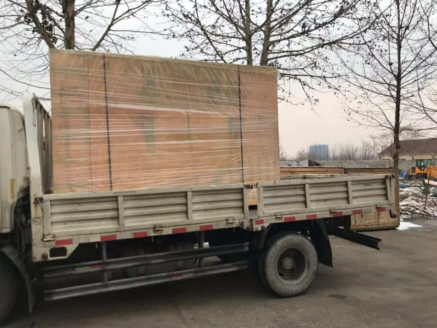 12月21日，山西省呂先生從華全動力采購的40kw和100kw靜音式防雨棚機(jī)組順利發(fā)往目的地