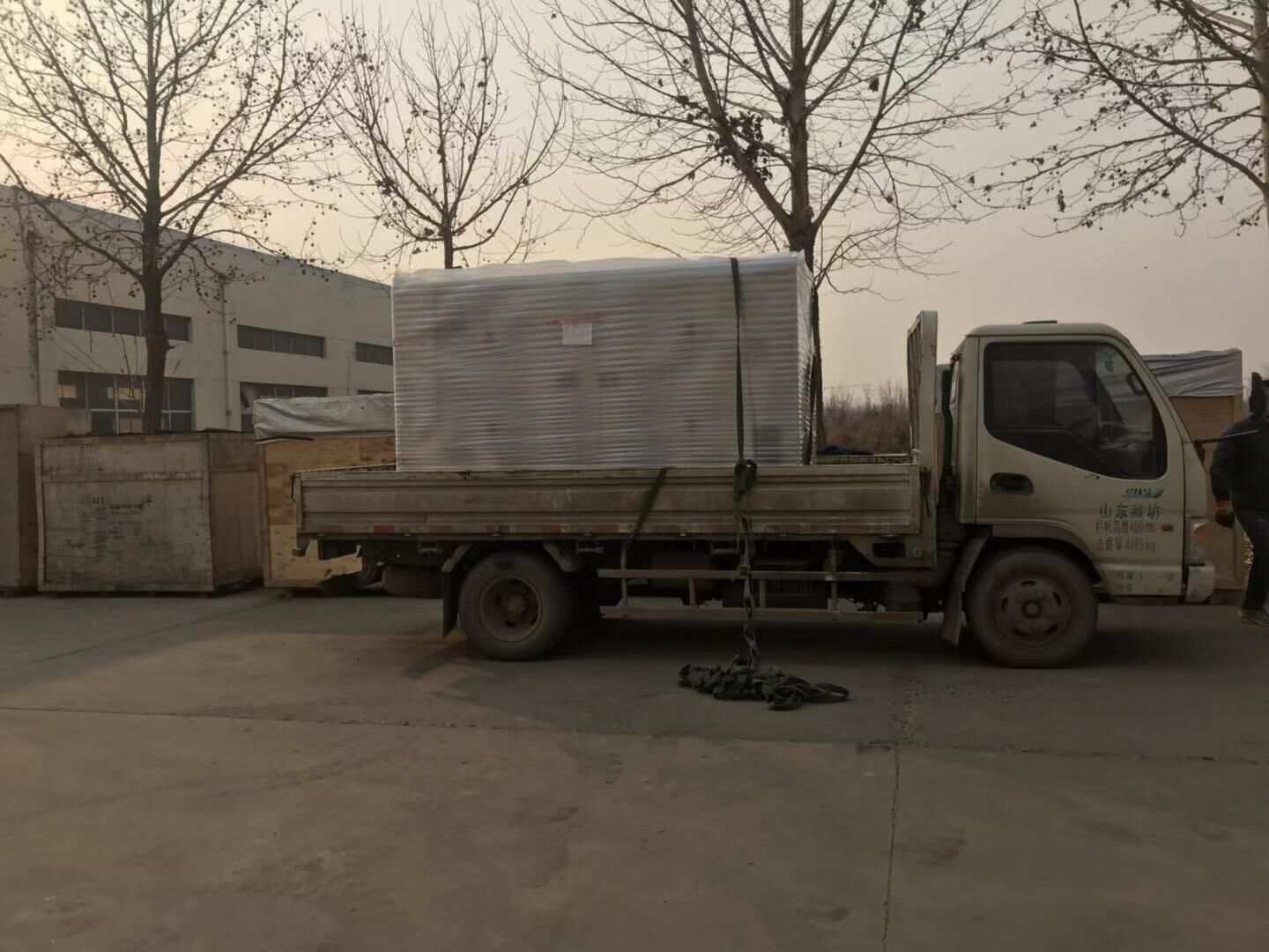 1月2日，江蘇陳先生從華全動力采購的一臺35kw靜音箱柴油發電機組成功發往目的地