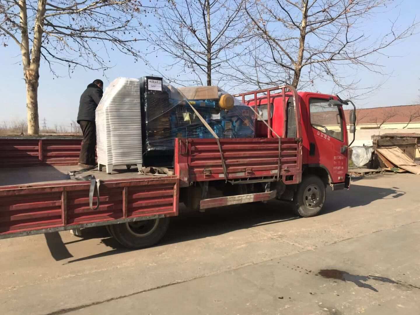 馮先生從華全動力采購的30kw自動化柴油發(fā)電機(jī)組于1月22日成功發(fā)往黑龍江