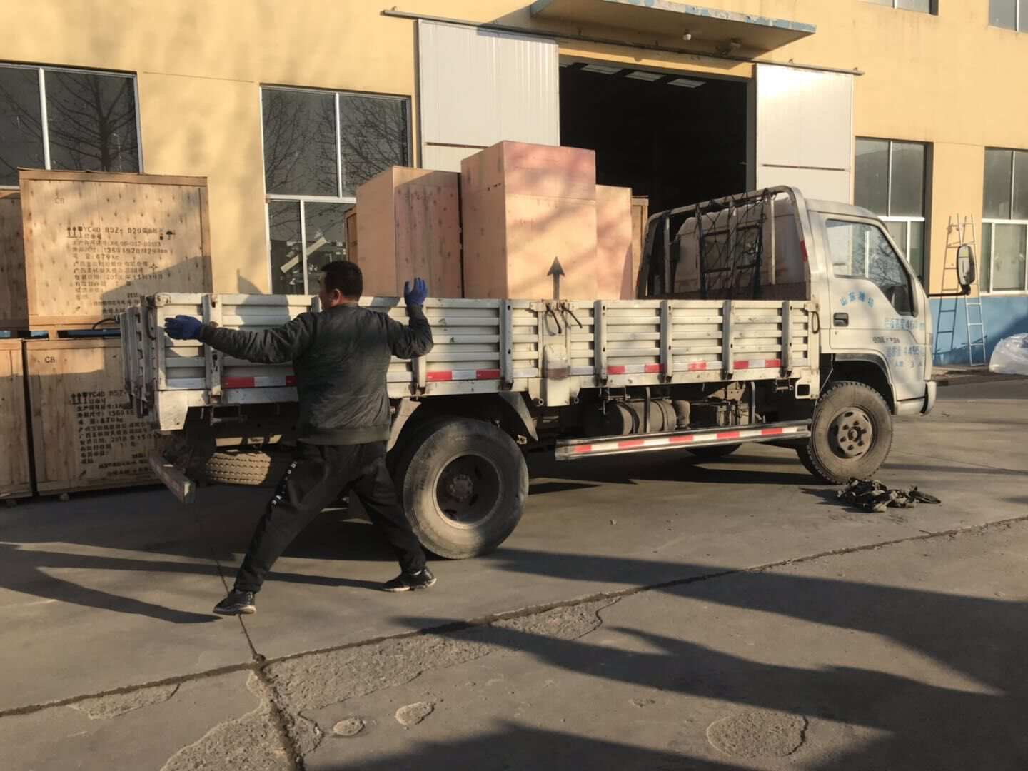 1月22日，隋先生從華全動力采購的150kw標(biāo)配柴油發(fā)電機(jī)組已成功發(fā)往遼寧省