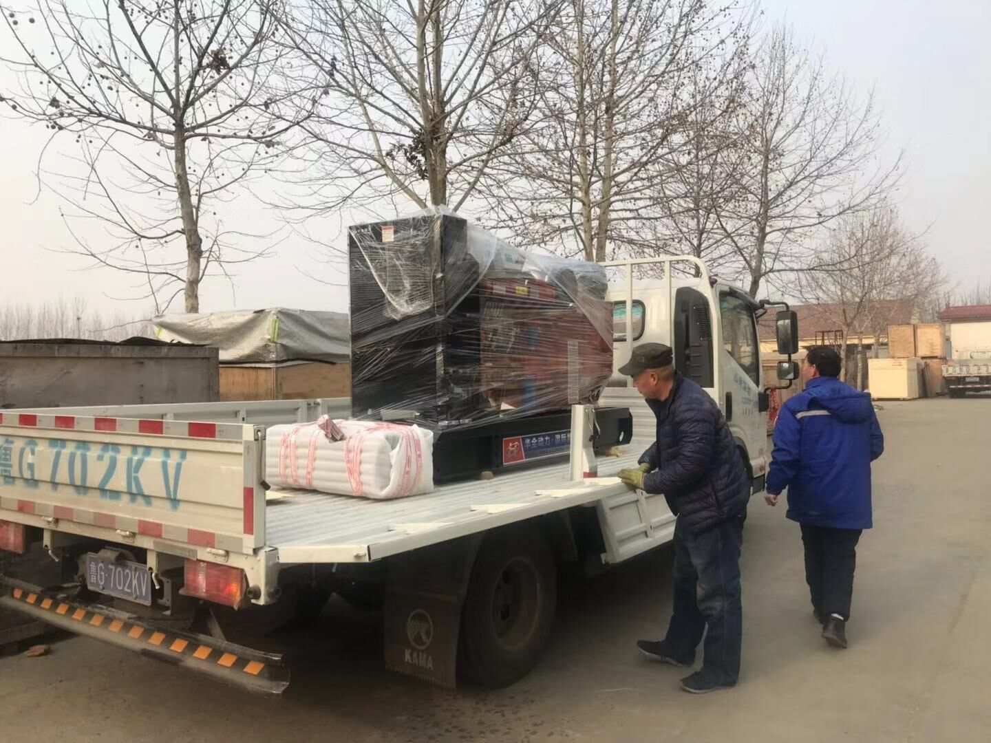 山東省王先生從華全動力代裝的30kw和80kw標配柴油發(fā)電機組已于1月22日成功發(fā)往目的地