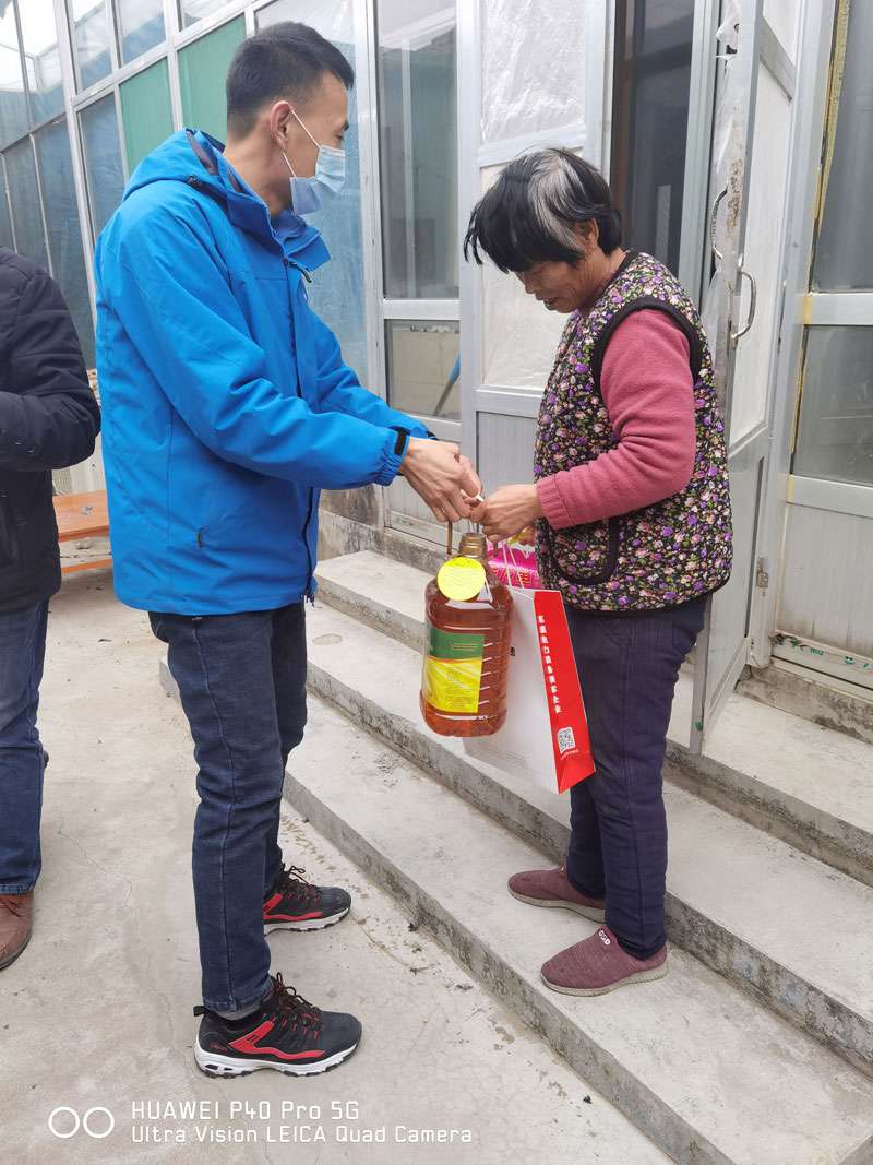 黨建共建促發展，愛心公益顯擔當！華全公司走進永寧官莊村