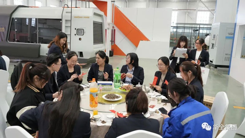 華全集團發(fā)放慶典紅包,每人100元